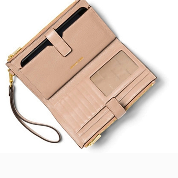 Michael Kors Pink Leather Smartphone Wallet - Picture 3 of 13